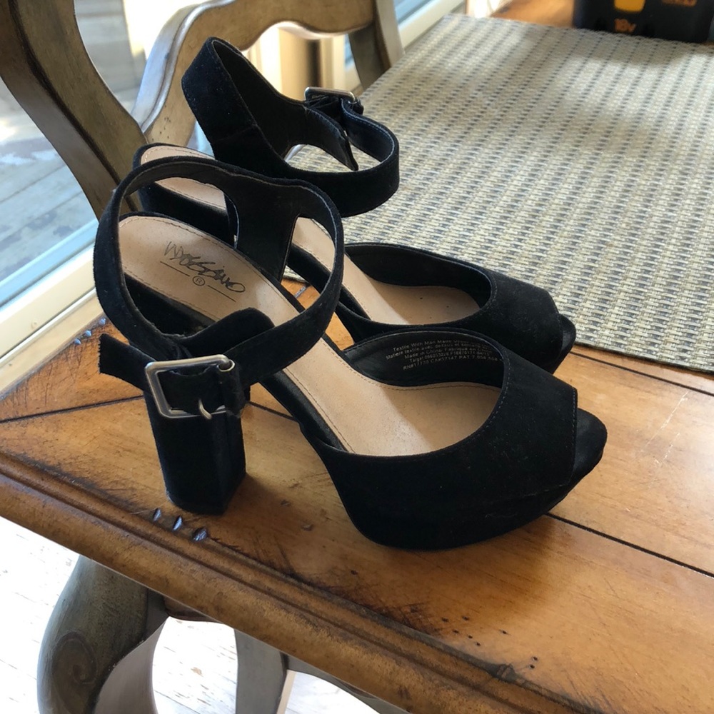Black block heel pumps